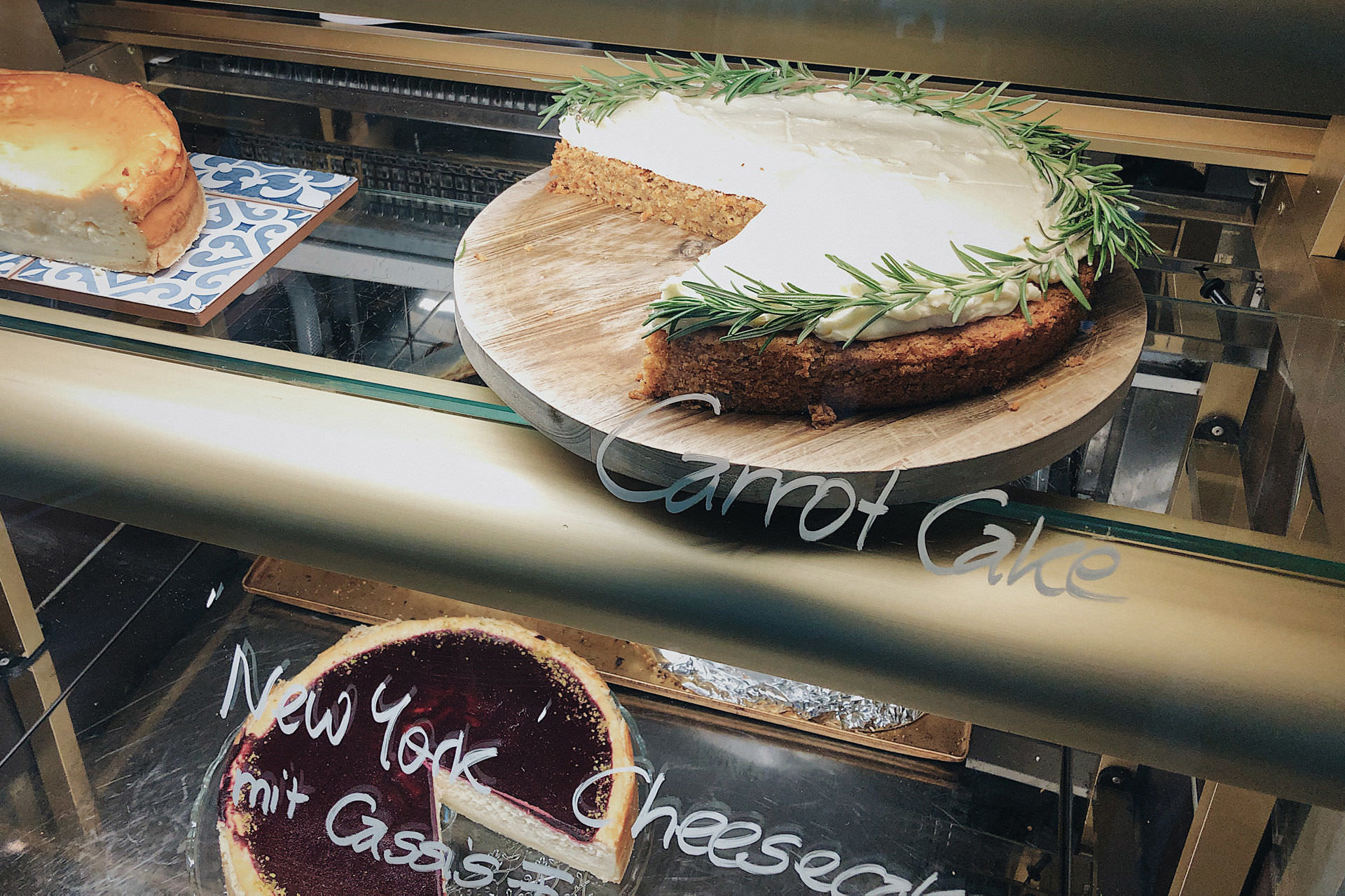 Kuchenvitrine im Saltkrokan Oldenburg
